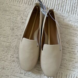 Universal threads flats